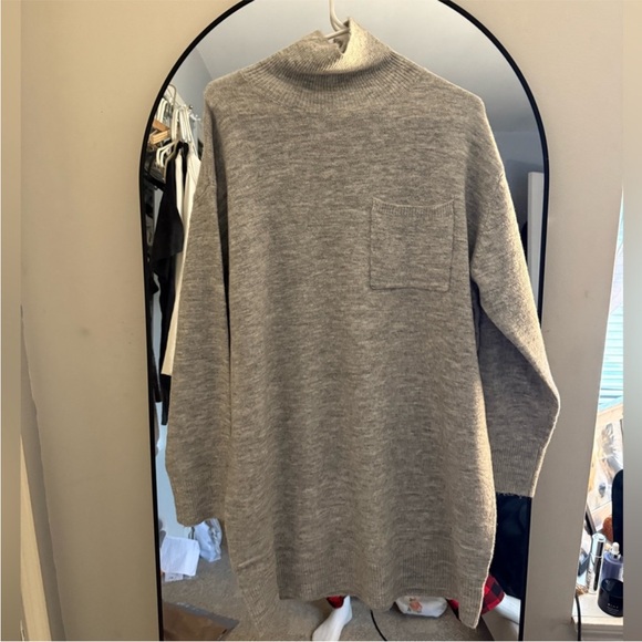 Lulu's Sweater Dress | Size: M | Gray - Picture 4 of 6